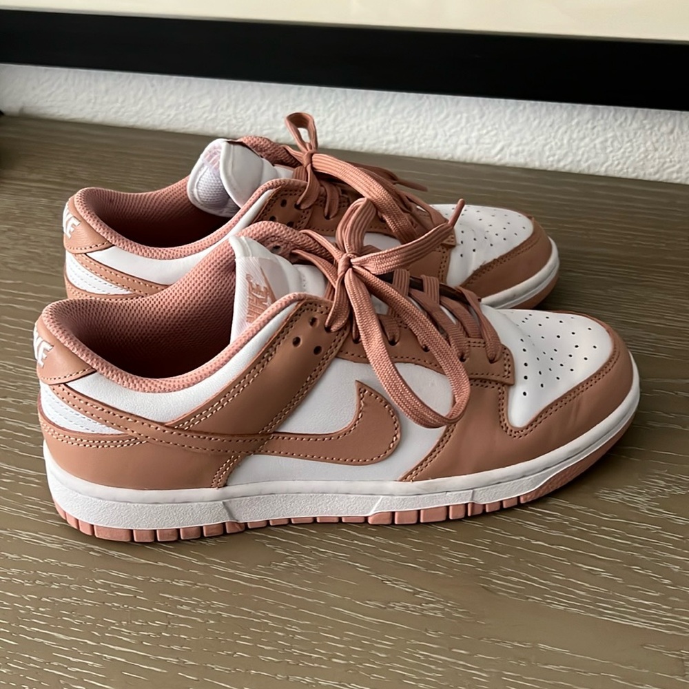 Women’s Nike Low Dunk size 8